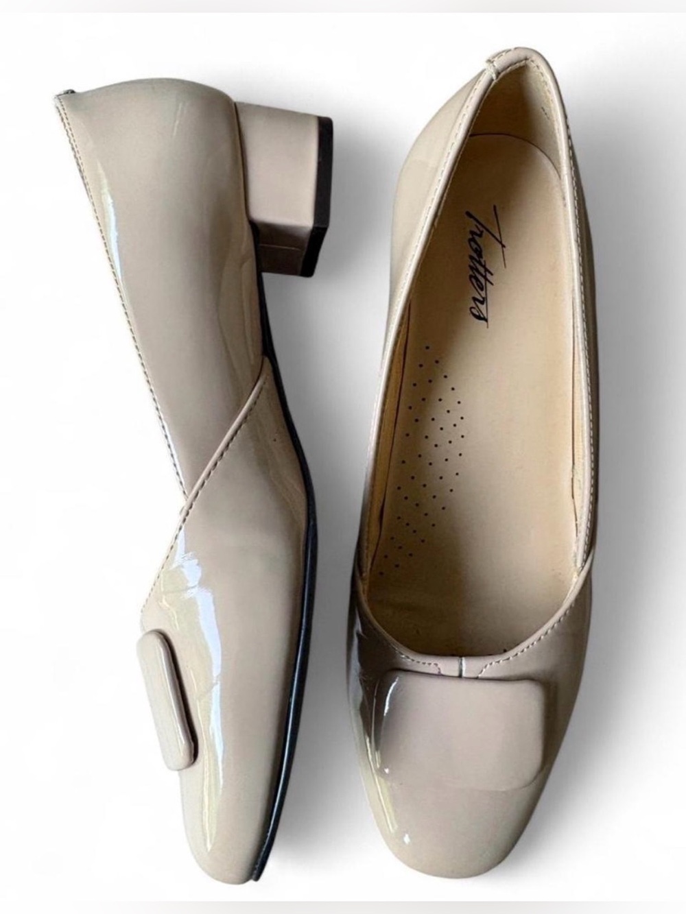 Trotters Nude Patent Leather Square Toe Block Heels Size 8M